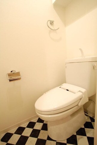 物件内観写真6　(温水洗浄便座。)