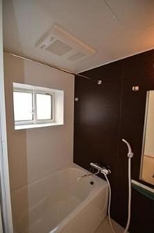 物件内観写真4　(浴室乾燥機付きバス。)