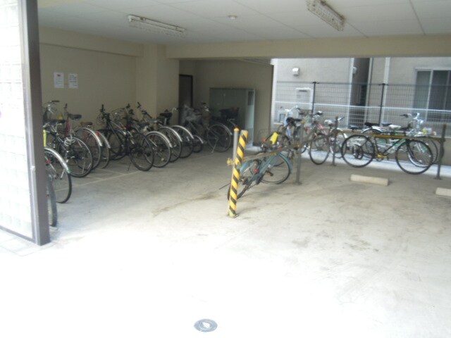 物件内観写真14　(駐輪場完備。)