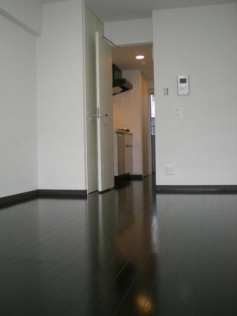 物件内観写真3　(6.5帖のきれいな洋室。)