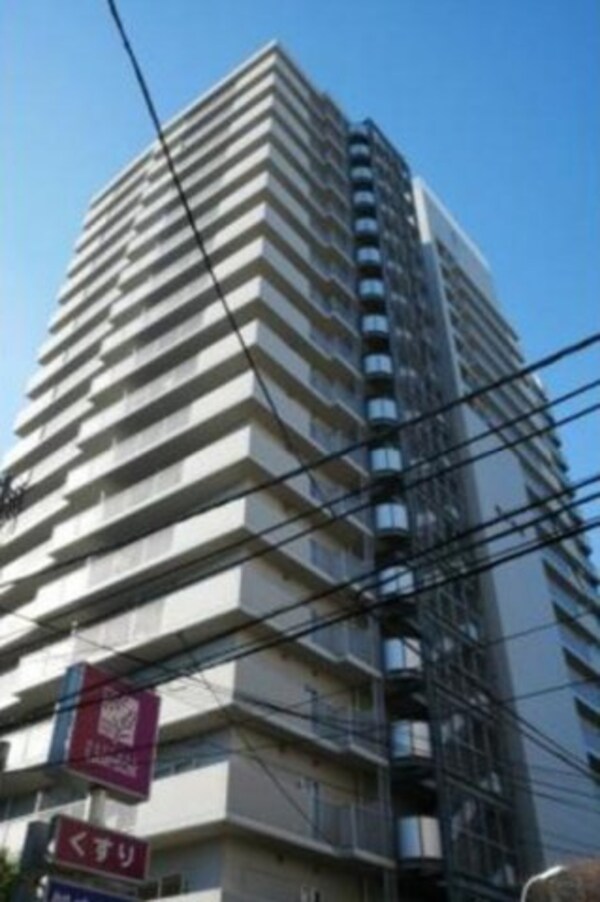 外観(鉄骨鉄筋コンクリート造のがっちりとした建物。)
