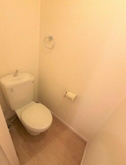 物件内観写真5　(バストイレ別！)