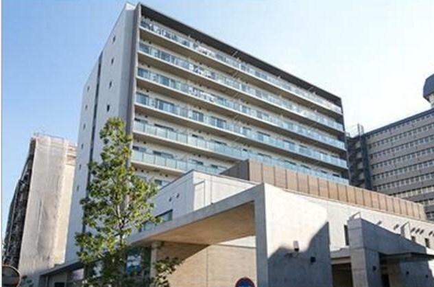 物件外観写真1　(鉄筋コンクリート造のがっちりとした建物。)