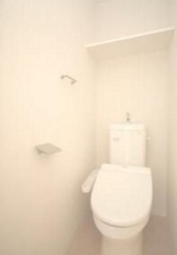 物件内観写真6　(温水洗浄便座。)