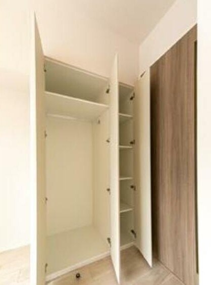 物件内観写真8　(収納スペース完備！)