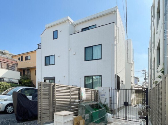 物件外観写真1　(きれいな外観)