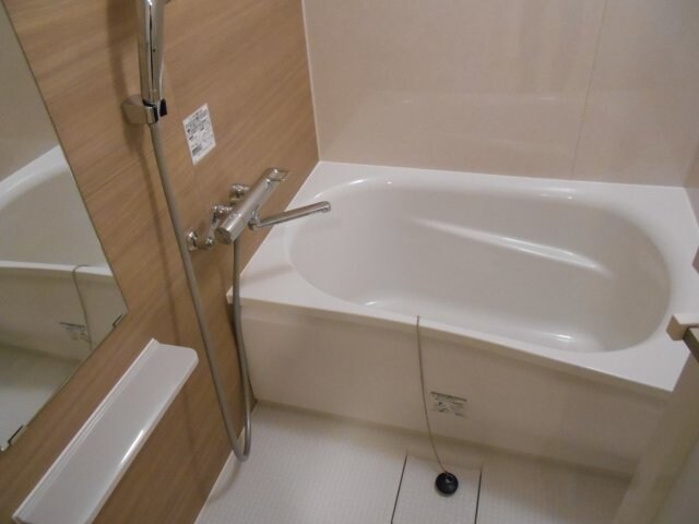 物件内観写真16　(バストイレ別、浴室乾燥機付き)