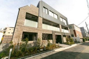 物件外観写真1　(鉄筋コンクリート造のがっちりとした建物。)