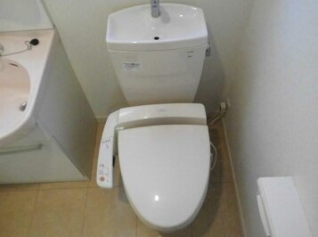 物件内観写真6　(温水洗浄便座。)