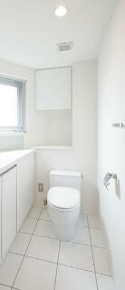 物件内観写真5　(温水洗浄便座。)