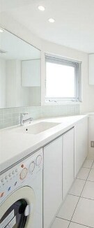 物件内観写真6　(嬉しい独立洗面台付き。)