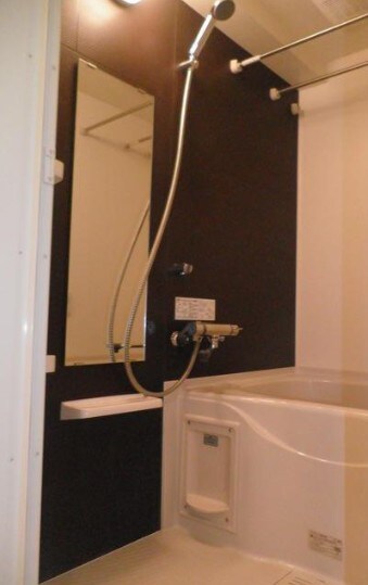 物件内観写真6　(浴室乾燥機つきバス。)