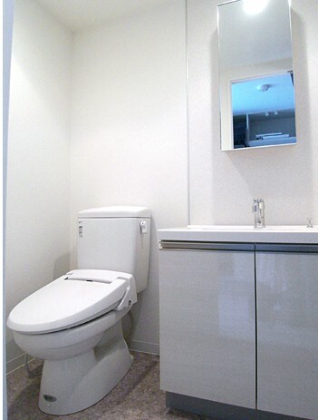 物件内観写真8　(温水洗浄便座。)