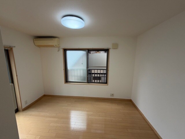 物件内観写真7　(角部屋・2面採光)