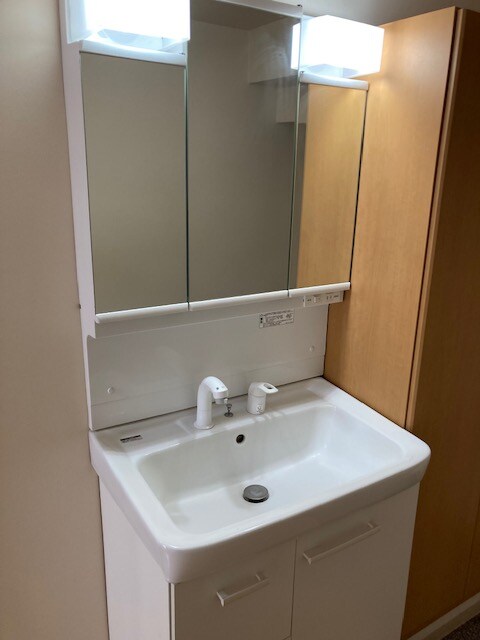 物件内観写真7　(嬉しい独立洗面台付き。)