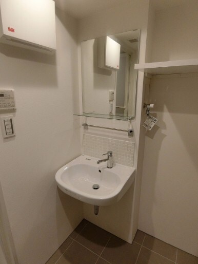物件内観写真7　(嬉しい独立洗面台付き。)