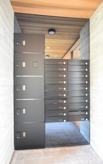 物件内観写真14　(宅配ボックス完備！)