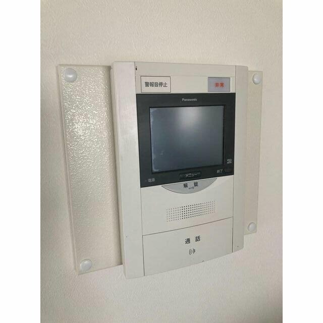 物件内観写真8　(モニター付きインターホンで防犯面も安心です！)