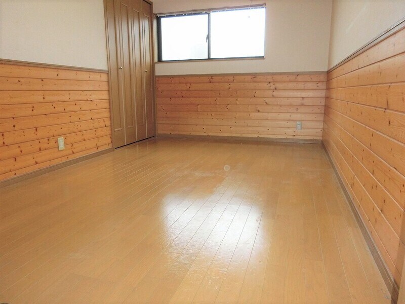 物件内観写真2　(7.0帖のきれいな洋室。)