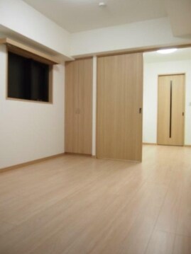 物件内観写真3　(明るい洋室！)