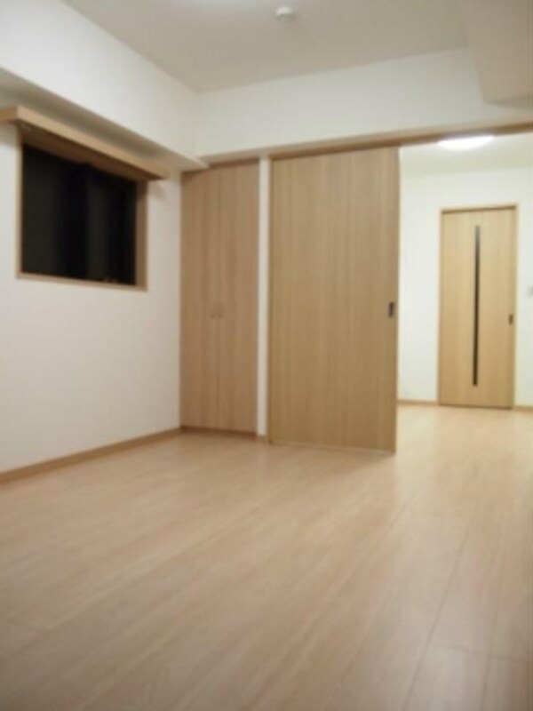 居室(明るい洋室！)