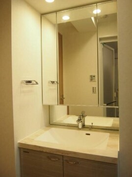 物件内観写真7　(嬉しい独立洗面台付き。)