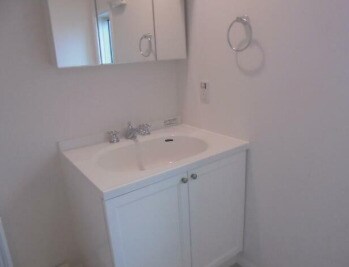 物件内観写真6　(嬉しい独立洗面台付き。)