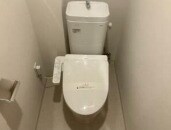 物件内観写真5　(温水洗浄便座。)