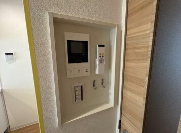 物件内観写真7　(モニター付きインターホンで防犯面も安心です！)