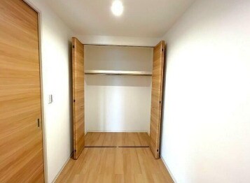 物件内観写真8　(きれいなフローリング。)