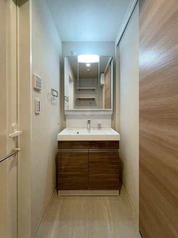 物件内観写真7　(嬉しい独立洗面台付き。)