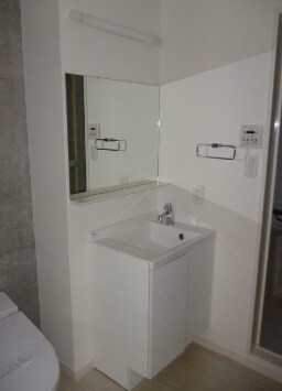 物件内観写真6　(嬉しい独立洗面台付き。)