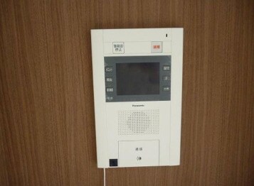 物件内観写真7　(モニター付きインターホンで防犯面も安心です！)