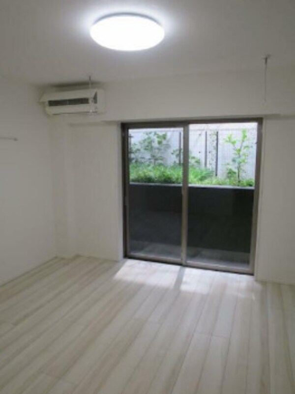 居室(8.3帖のきれいな洋室。)