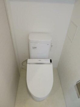 物件内観写真5　(温水洗浄便座。)