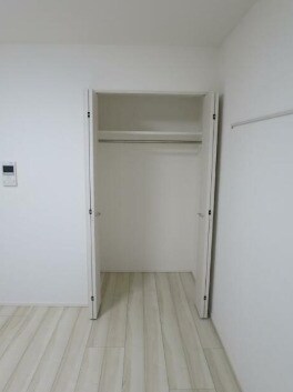 物件内観写真7　(クローゼット完備。)