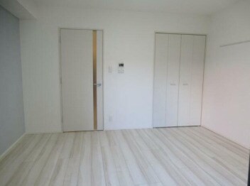 物件内観写真8　(きれいなフローリング。)