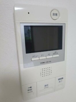 物件内観写真10　(モニター付きインターホンで防犯面も安心です！)