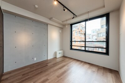 物件内観写真2　(8.5帖のきれいな洋室。)