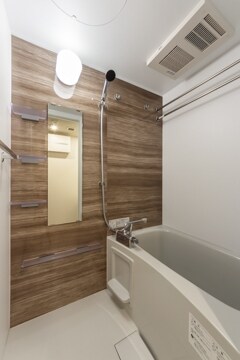 物件内観写真4　(浴室乾燥機付きバス。)