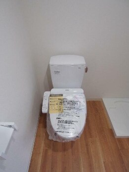 物件内観写真5　(温水洗浄便座。)