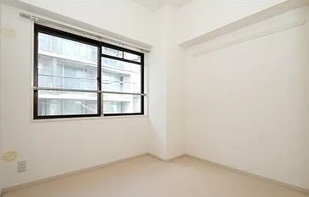 物件内観写真3　(明るい洋室！)