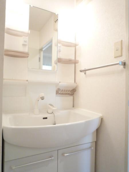 物件内観写真7　(嬉しい独立洗面台付き。)