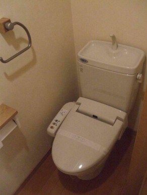 物件内観写真5　(温水洗浄便座。)