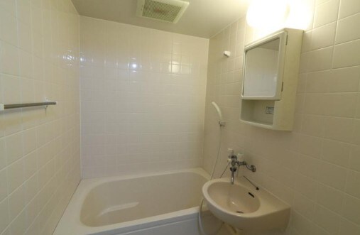 物件内観写真4　(追い焚き機能付きバス。)