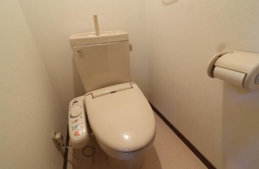 物件内観写真5　(温水洗浄便座。)