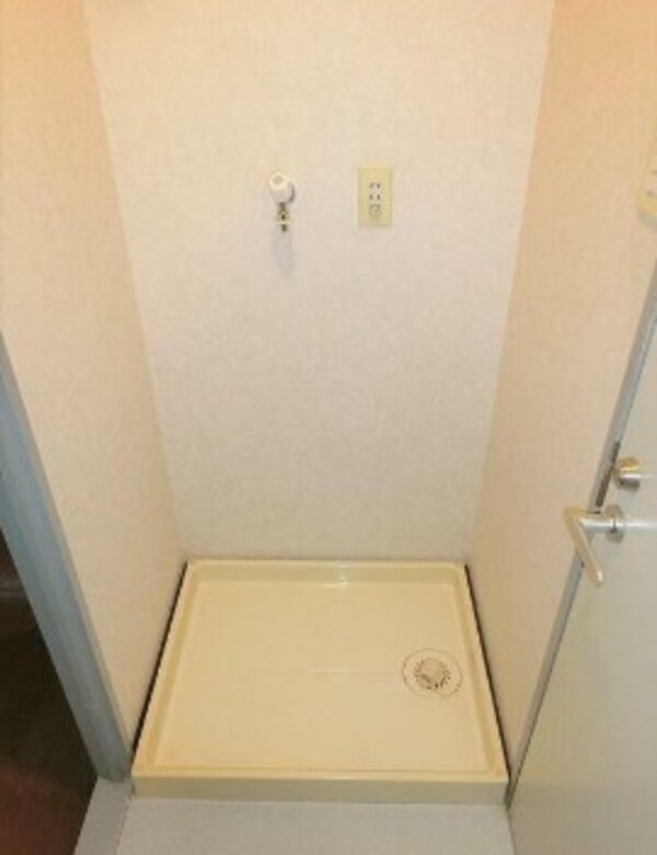 建物設備(室内洗濯機置き場。)
