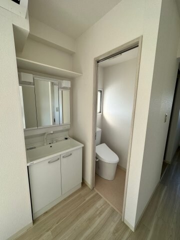 物件内観写真6　(うれしい独立洗面台！)