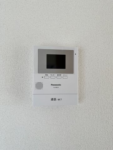 物件内観写真8　(モニター付きインターホンで防犯面も安心です！)