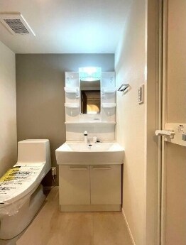 物件内観写真7　(嬉しい独立洗面台付き。)